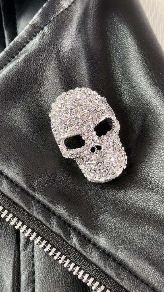 La broche SKULL